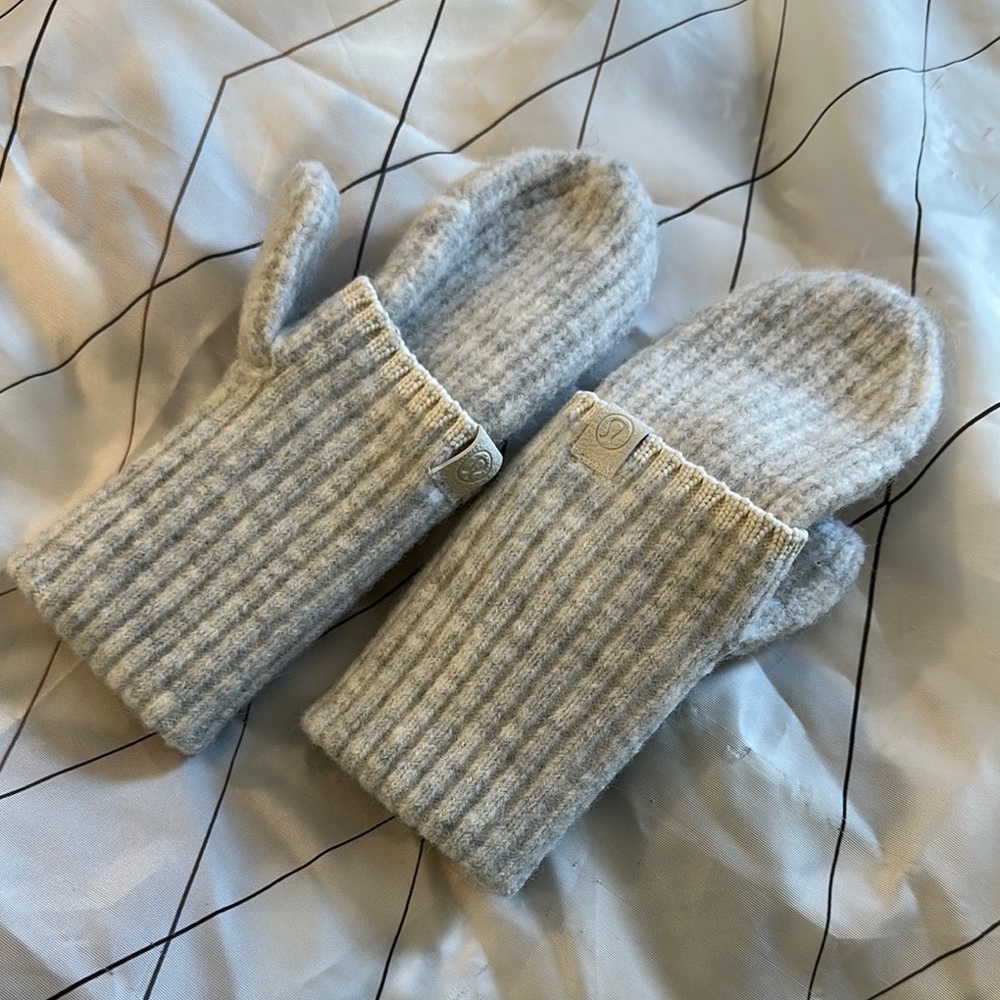 Lululemon Wool Mittens